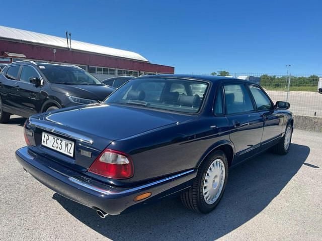 Usata Jaguar XJ8 237 CV (174 kW) 1998 Blu Berlina