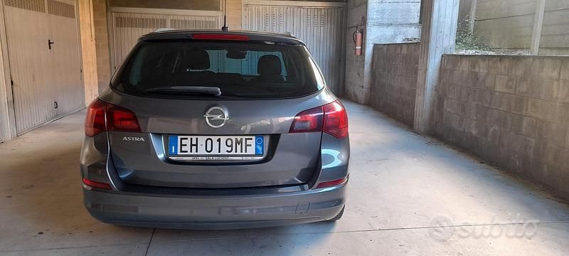 Usata Opel Astra Sport 115 CV (84 kW) 2011 Grigio Station wagon