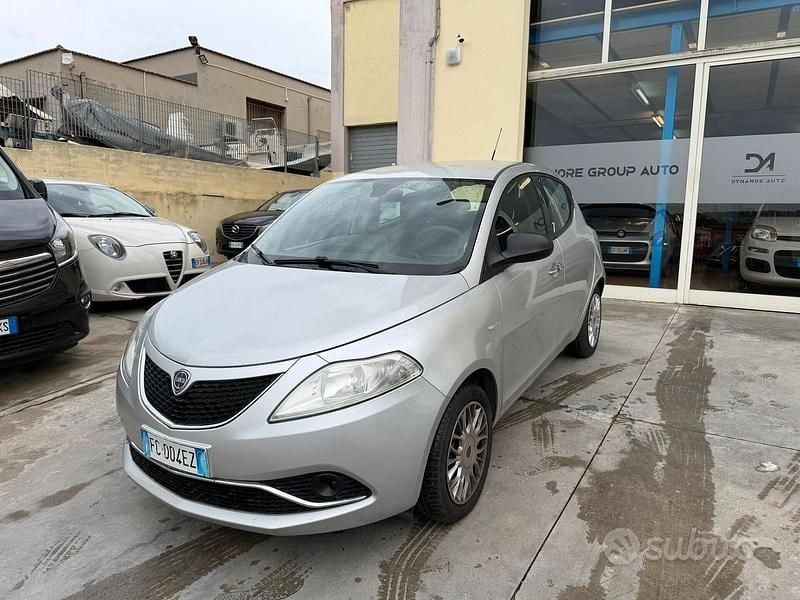 Grigio Usata 2015 Lancia Ypsilon Platinum Due volumi | 7600 € (Cara) - Immagine 1/4