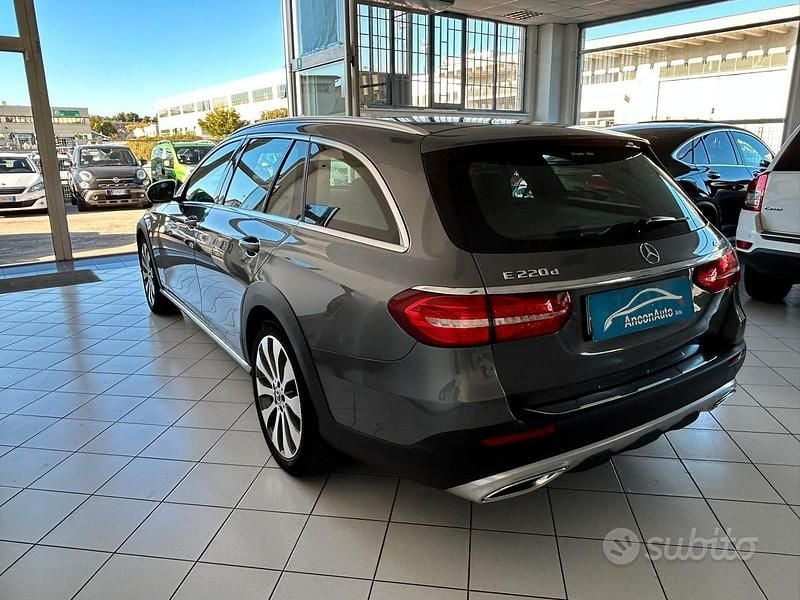 Usata Mercedes E220 All-Terrain Premium Plus 194 CV (142 kW) 2017 Grigio Station wagon