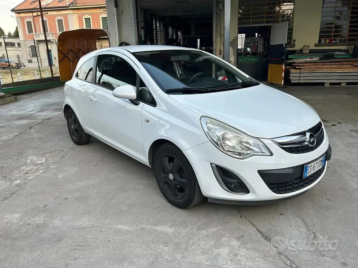 Usata Opel Corsa Edition 85 CV (62 kW) 2013 Bianco Utilitaria