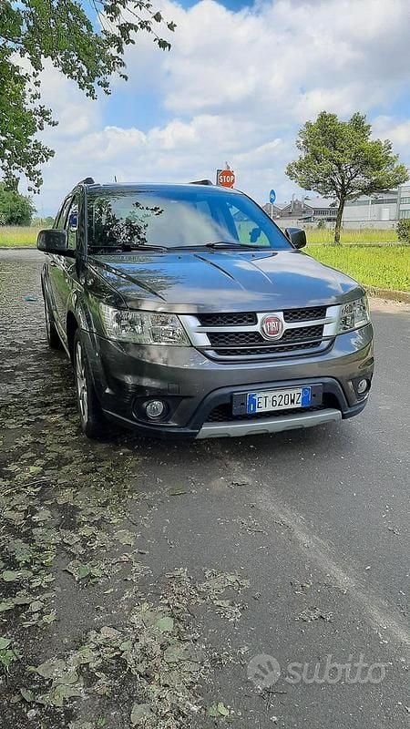 Usata Fiat Freemont Lounge 170 CV (125 kW) 2014 Grigio SUV