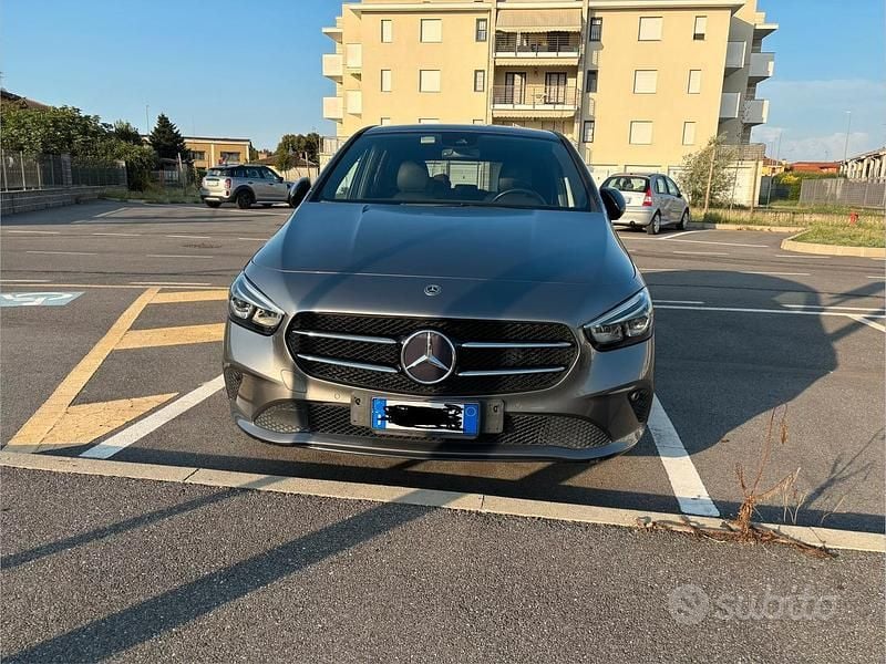 Usata Mercedes B180 136 CV (100 kW) 2019 Grigio Monovolume