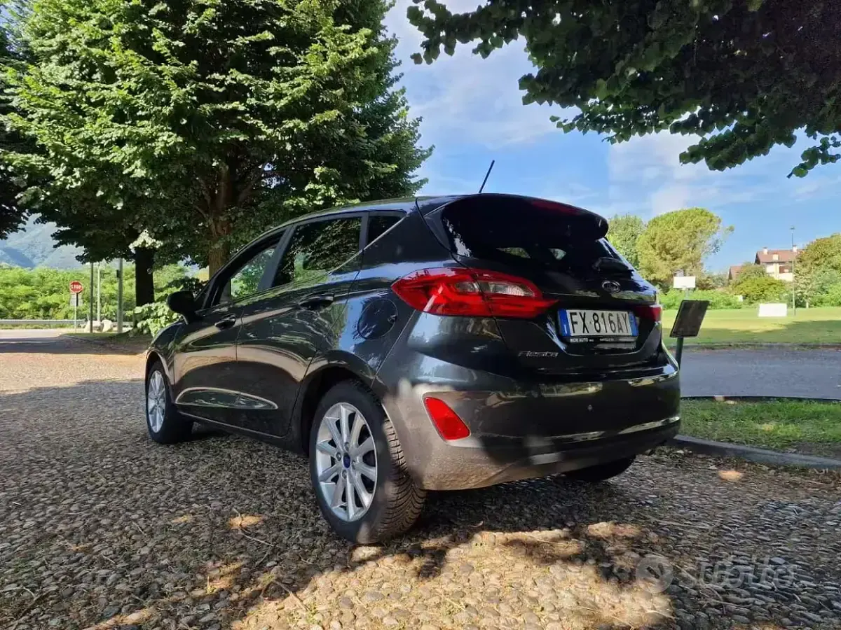 Usata Ford Fiesta 86 CV (63 kW) 2019 Grigio Utilitaria