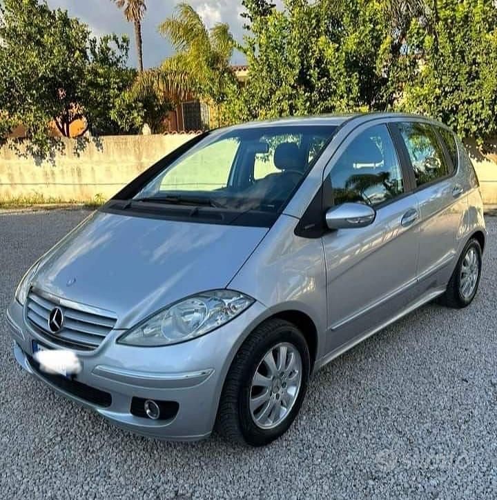 Giallo Usata 2004 Mercedes A180 Avantgarde Tre volumi | 1999 € (Buon prezzo) - Immagine 1/4