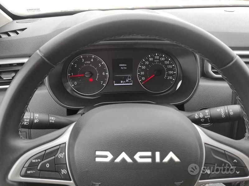 Usata Dacia Duster Journey 101 CV (74 kW) 2023 Nero Berlina