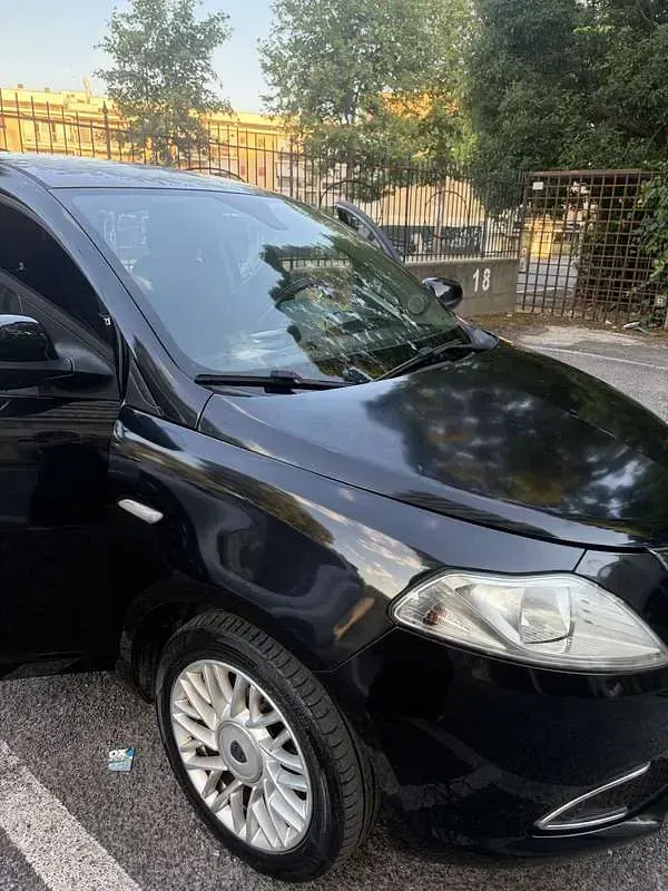 Usata Lancia Ypsilon Gold 69 CV (50 kW) 2015 Utilitaria