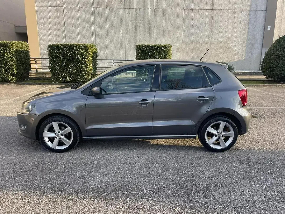 Usata VW Polo 90 CV (66 kW) 2013 Grigio Utilitaria