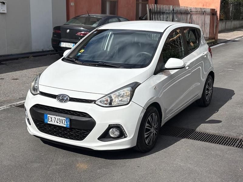 Usata Hyundai i10 Edition 66 CV (48 kW) 2015 Bianco Utilitaria