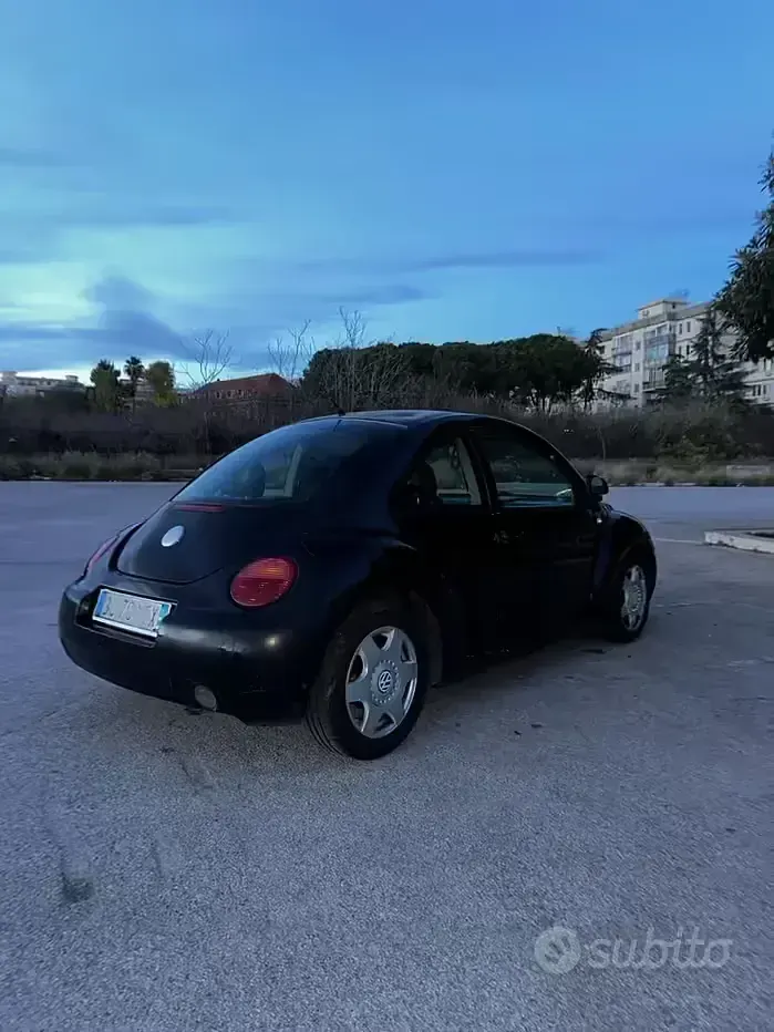 Usata VW New Beetle 90 CV (66 kW) 2000 Nero Utilitaria