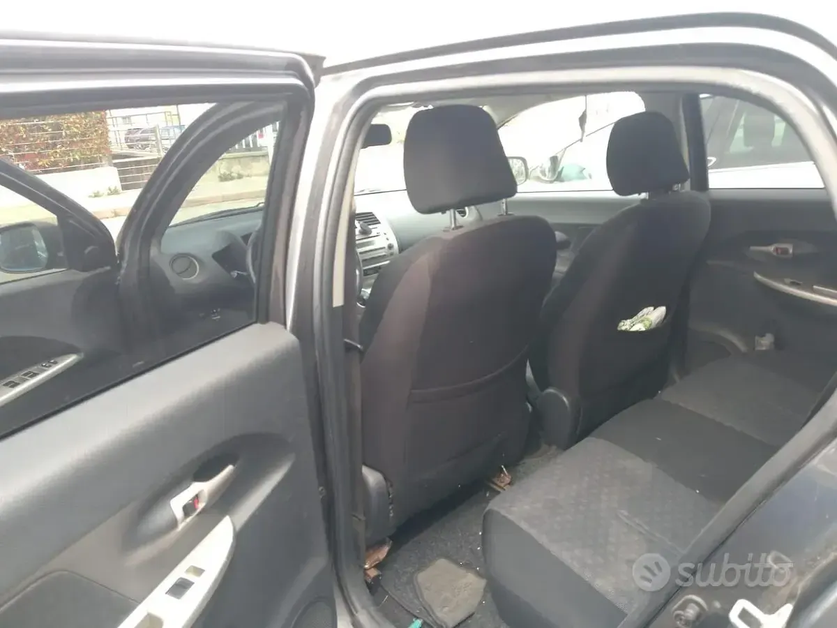 Begagnad Toyota Urban Cruiser 90 HK (66 kW) 2010 Grå Halvkombi