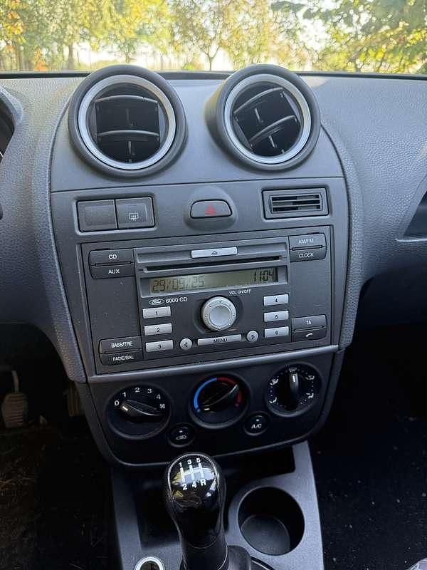 Usata Ford Fiesta Ghia 75 CV (55 kW) 2007 Utilitaria