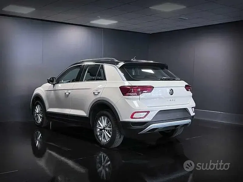 Usata VW T-Roc Life 110 CV (80 kW) 2022 Grigio SUV
