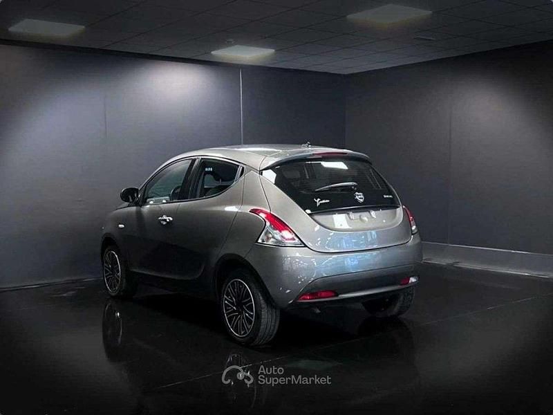 Usata Lancia Ypsilon Gold 69 CV (50 kW) 2022 Grigio scuro Utilitaria