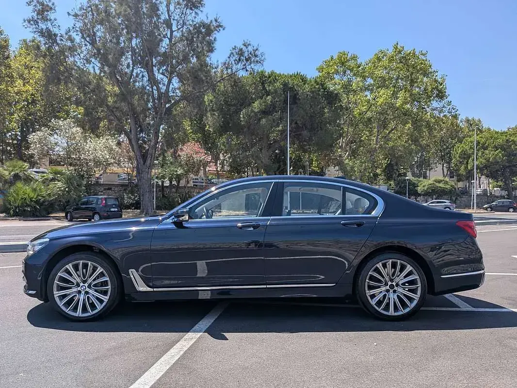Usata BMW 730 Comfort Edition 265 CV (194 kW) 2016 Blu/azzurro Berlina