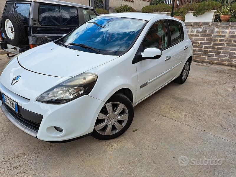 Usata Renault Clio II 85 CV (62 kW) 2010 Bianco Berlina