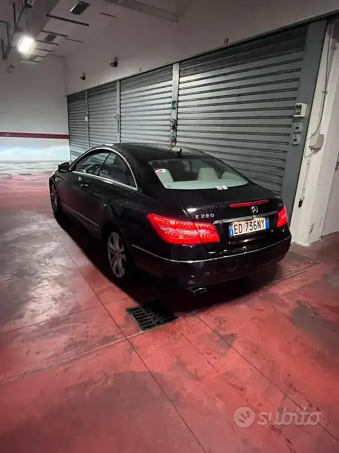 Usata Mercedes E220 170 CV (125 kW) 2010 Nero Coupé