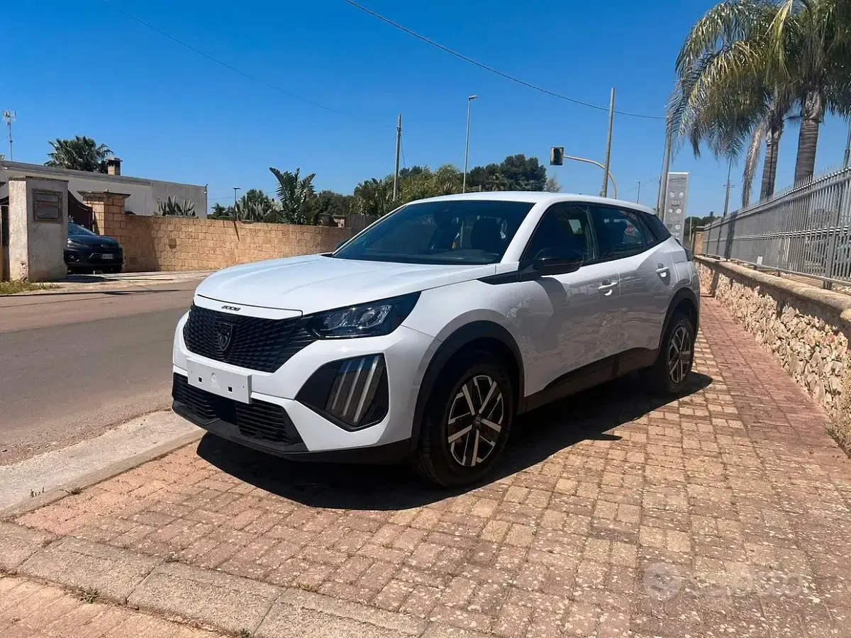 Begagnad Peugeot 2008 Active 102 HK (75 kW) 2023 Vit SUV
