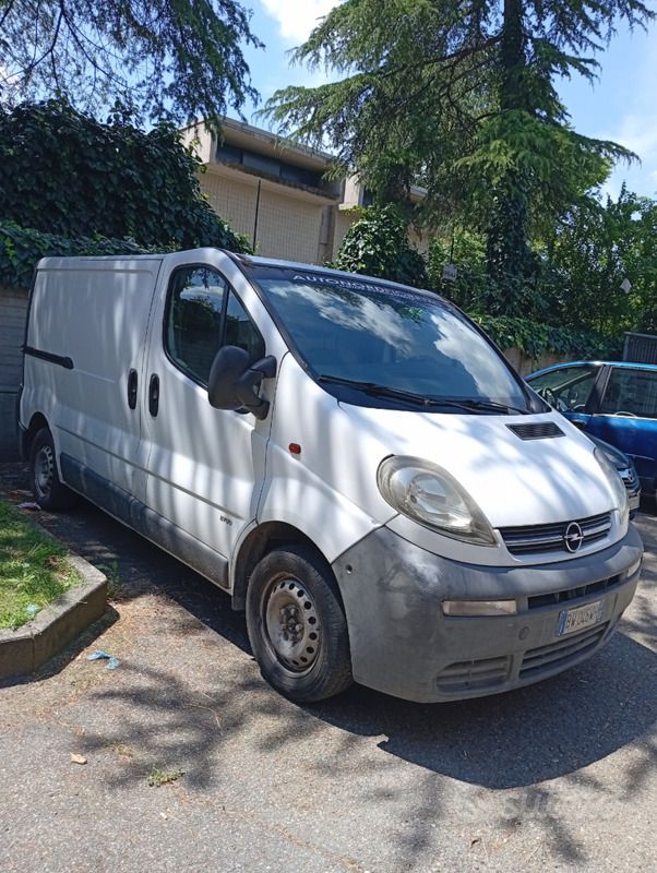 Usata Opel Vivaro 120 CV (88 kW) 2001 Bianco Monovolume