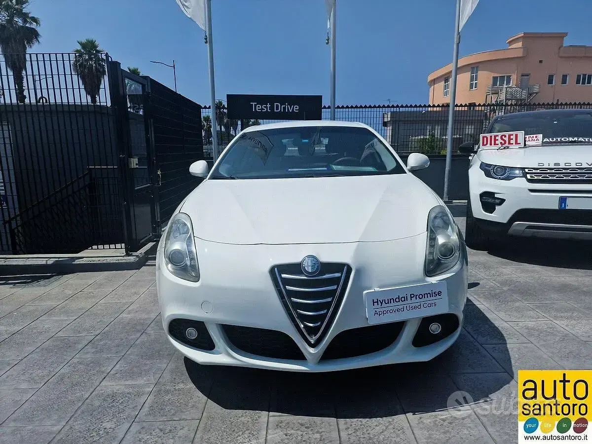 Usata Alfa Romeo Giulietta Distinctive 140 CV (102 kW) 2011 Bianco Utilitaria