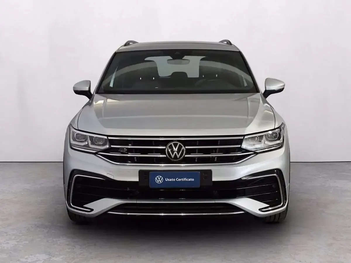Usata VW Tiguan R-line 150 CV (110 kW) 2022 Reflex silver metallizzato SUV