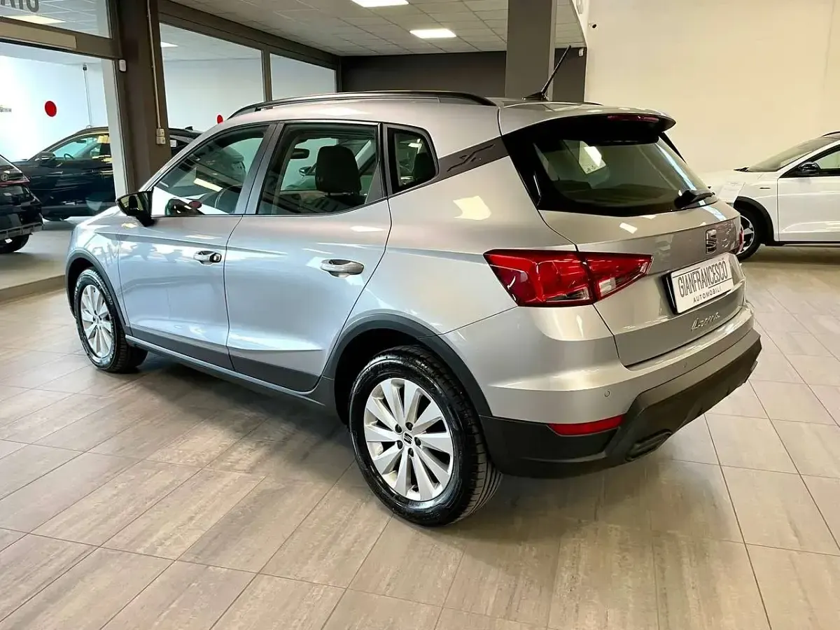 Usata Seat Arona Style 95 CV (69 kW) 2023 Argento SUV
