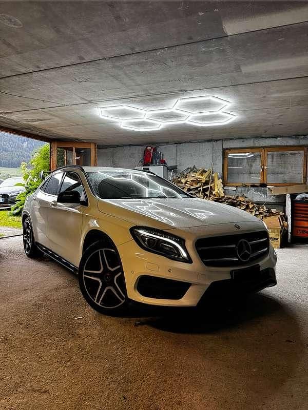 Usata Mercedes GLA200 136 CV (100 kW) 2015 Bianco SUV