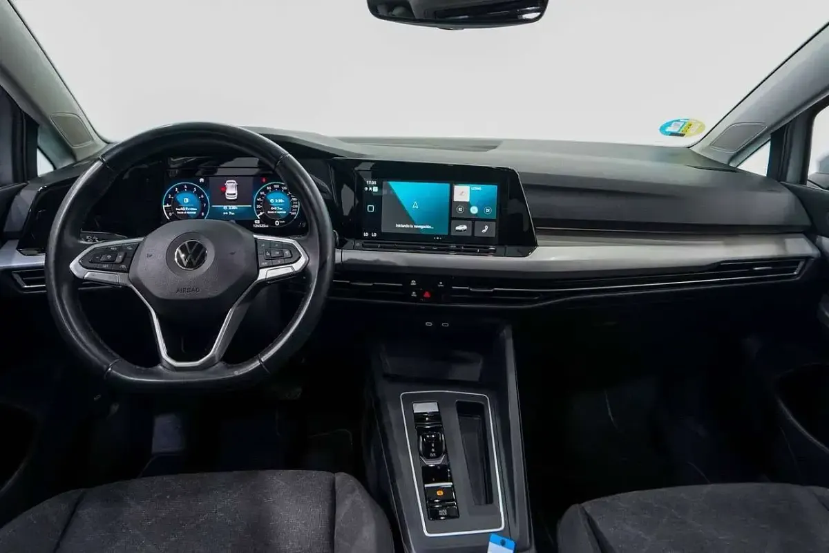 Usata VW Golf VIII 131 CV (96 kW) 2022 Vari colori Berlina