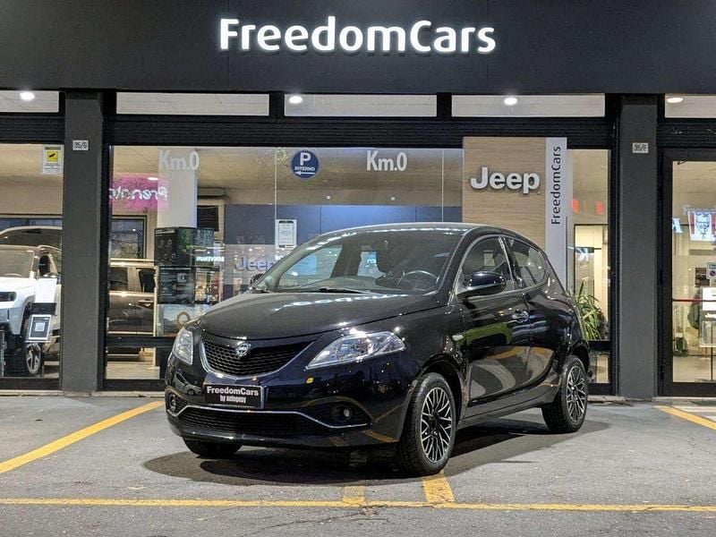Usata Lancia Ypsilon Gold 69 CV (50 kW) 2017 Utilitaria
