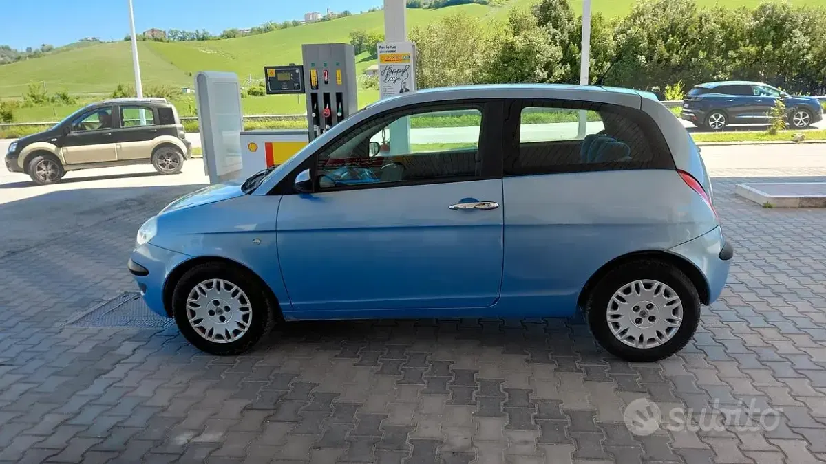Usata Lancia Ypsilon 60 CV (44 kW) 2005 Blu Utilitaria