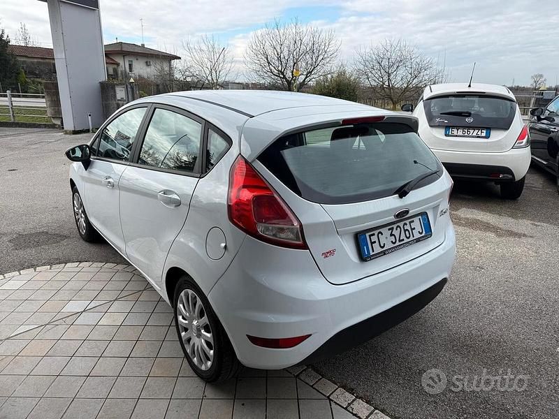 Usata Ford Fiesta 60 CV (44 kW) 2016 Bianco Berlina