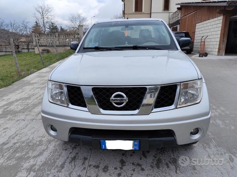 Grigio Usata 2006 Nissan Navara Pick-up | 12.000 € (Cara) - Immagine 1/4