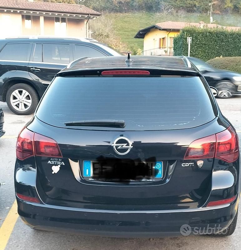 Usata Opel Astra 60 CV (44 kW) 2010 Nero Station wagon