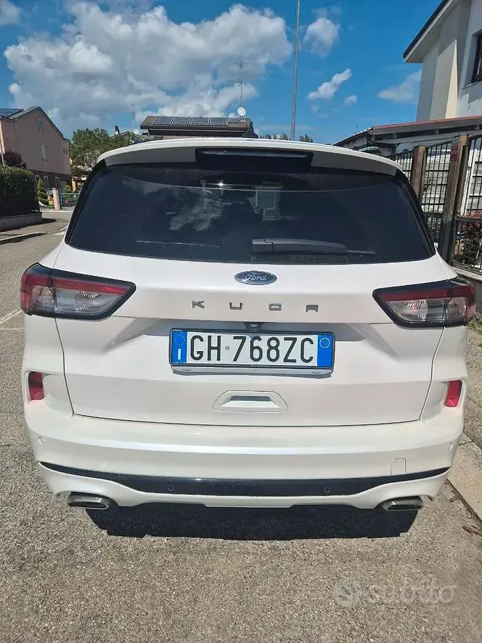 Usata Ford Kuga ST-Line X 120 CV (88 kW) 2022 Bianco SUV