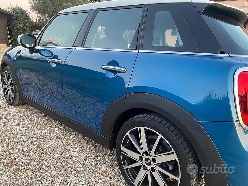 Begagnad Mini ONE Classic 75 HK (55 kW) 2021 Blå Halvkombi