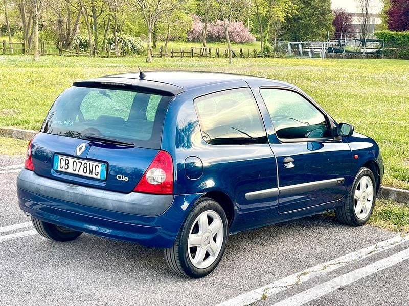 Brugt Renault Clio II 75 HK (55 kW) 2002 Hatchback