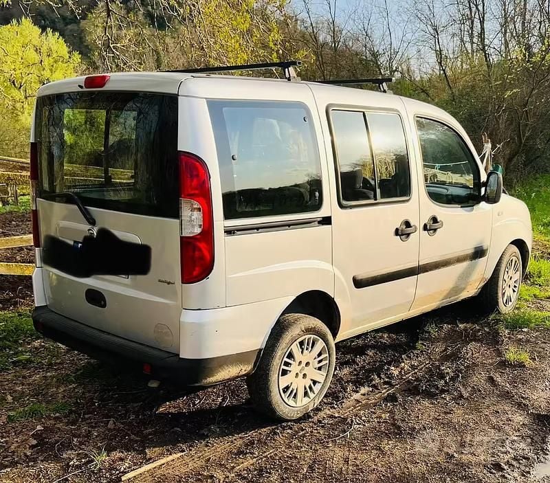 Usata Fiat Doblò 120 CV (88 kW) 2009 Monovolume