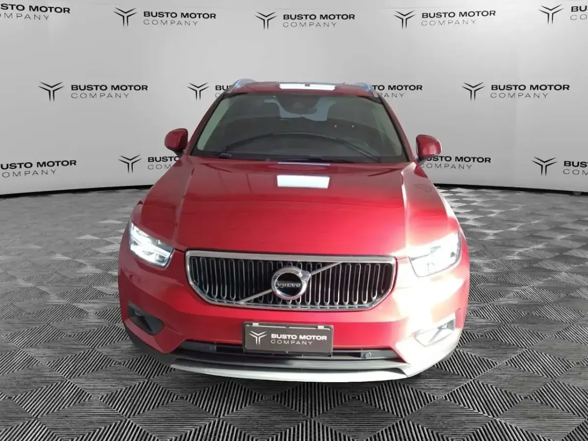 Usata Volvo XC40 Momentum 129 CV (94 kW) 2021 Rosso SUV
