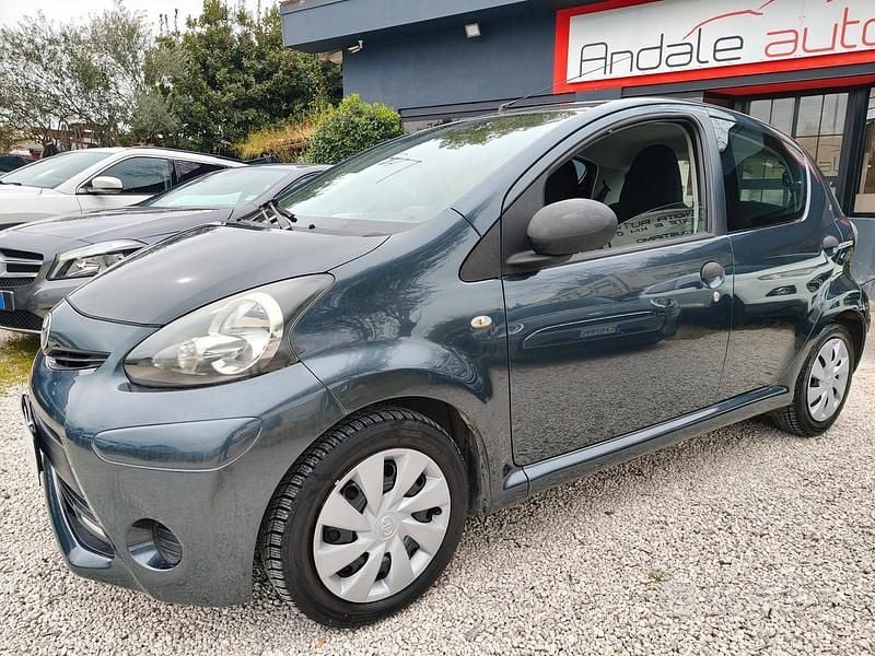 Usata Toyota Aygo Connect Style 68 CV (50 kW) 2014 Grigio Utilitaria