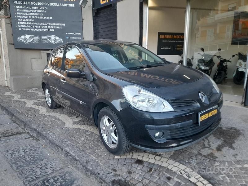 Usata Renault Clio II Dynamique 75 CV (55 kW) 2008 Nero Berlina
