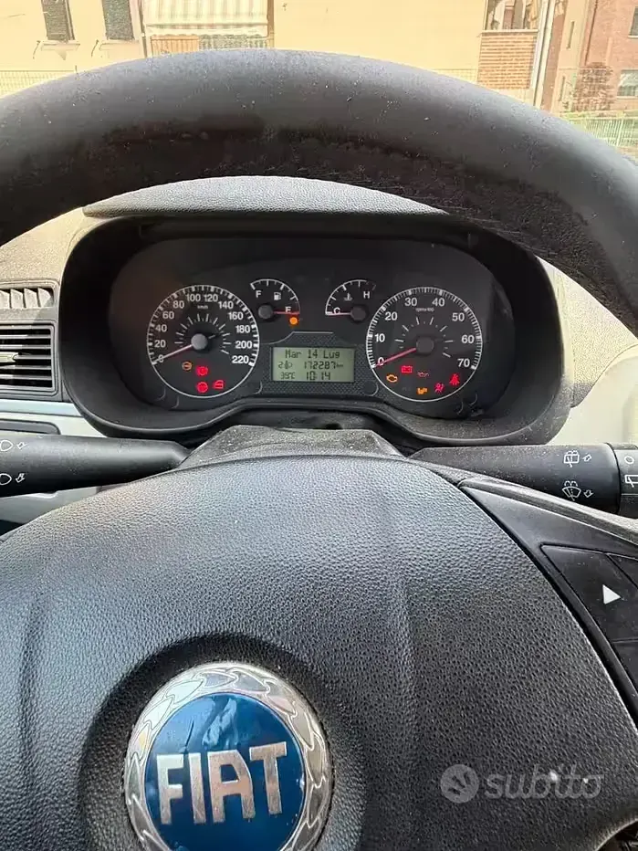Usata Fiat Grande Punto 77 CV (56 kW) 2005 Nero Utilitaria