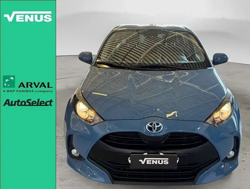 Usata Toyota Yaris Hybrid Trend 116 CV (85 kW) 2021 Blu Utilitaria