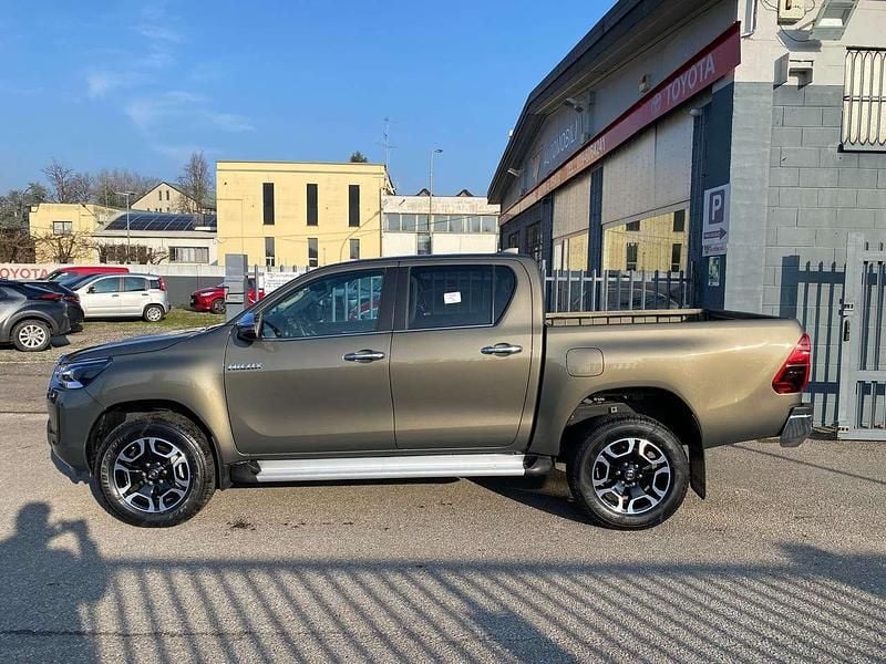 Nuova Toyota HiLux Executive 150 CV (110 kW) 2026 Verde toyota Pick-up
