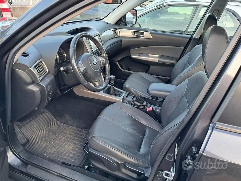 Usata Subaru Forester 141 CV (103 kW) 2011 Grigio SUV