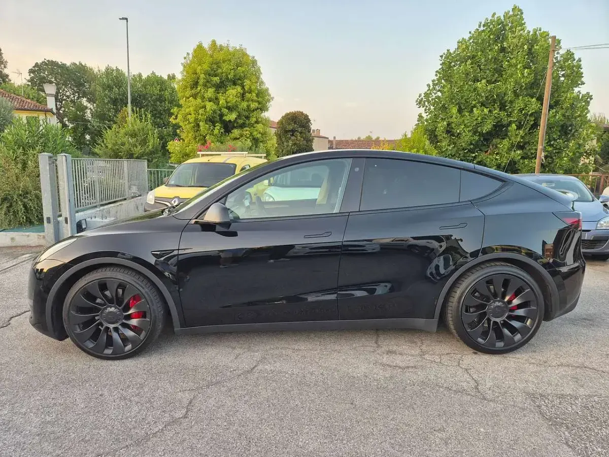 Usata Tesla Model Y Performance 155 kW (211 CV) 2022 Nero SUV
