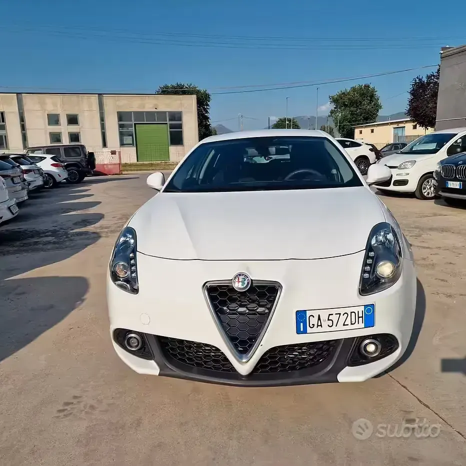 Usata Alfa Romeo Giulietta Business 120 CV (88 kW) 2020 Bianco Utilitaria