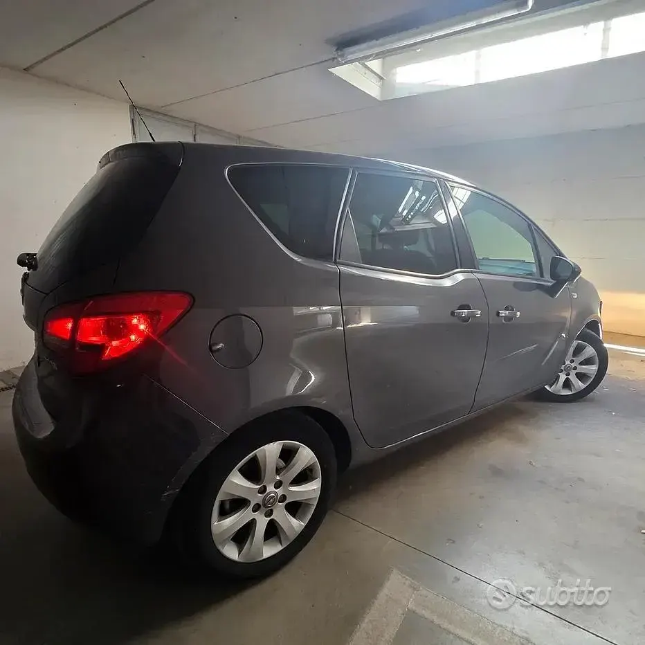 Usata Opel Meriva Cosmo 95 CV (69 kW) 2013 Grigio Monovolume
