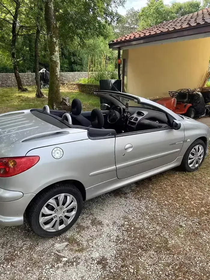 Usata Peugeot 206 CC Quiksilver 109 CV (80 kW) 2005 Grigio Cabrio