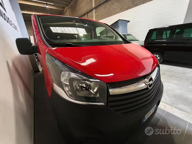 Usata Opel Vivaro 95 CV (69 kW) 2016 Rosso Monovolume