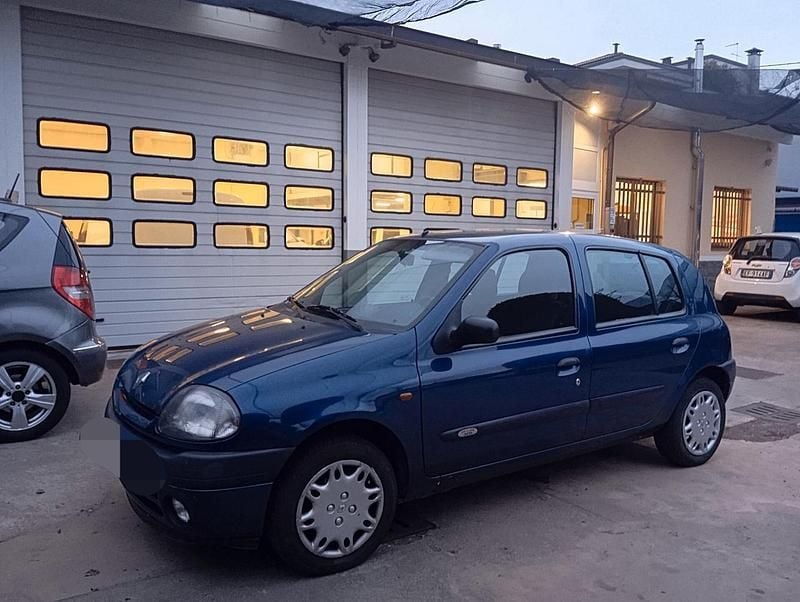 Usata Renault Clio II 74 CV (54 kW) 1999 Blu Berlina